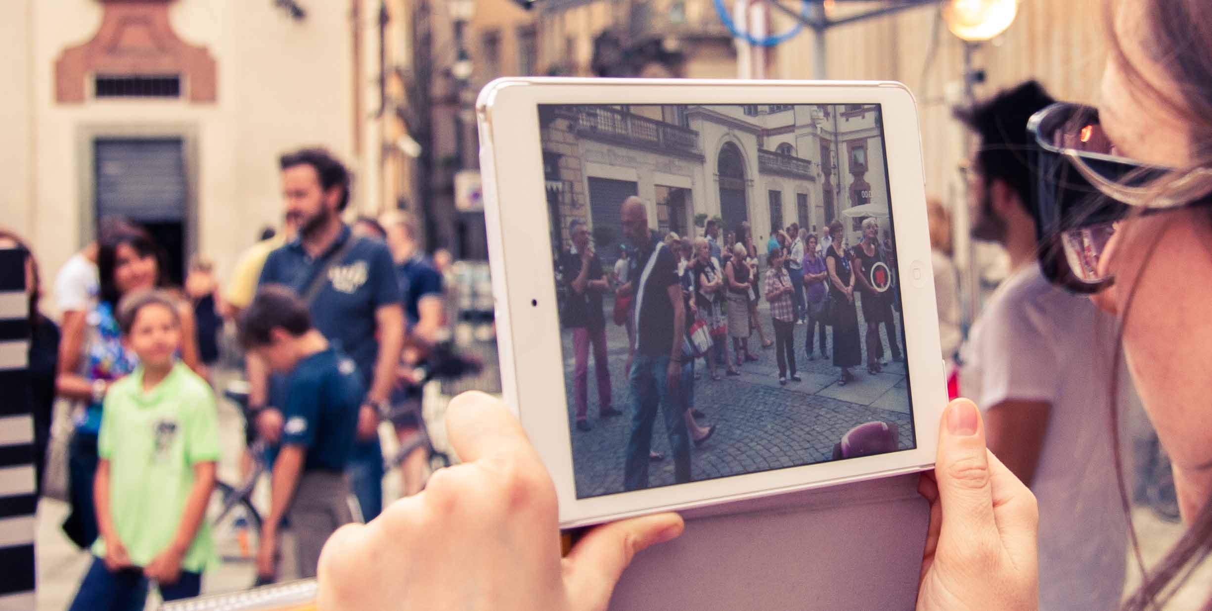 christian_delord_carlino_pianista_italiano_festadellamusica_torino_italy_piano_classic (19) Foto Gallery della Festa della Musica di Torino, edizione 2014. Il pianista Christian DeLord Carlino si è esibito in Piazza della Consolata nella giornata di sabato 21 giugno davanti ad un pubblico emotivamente coinvolto ed entusiasta. La musica classica ed il pianoforte donano grandi emozioni.